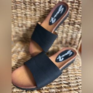 Seven7 Black and Tan Women's Sandals
